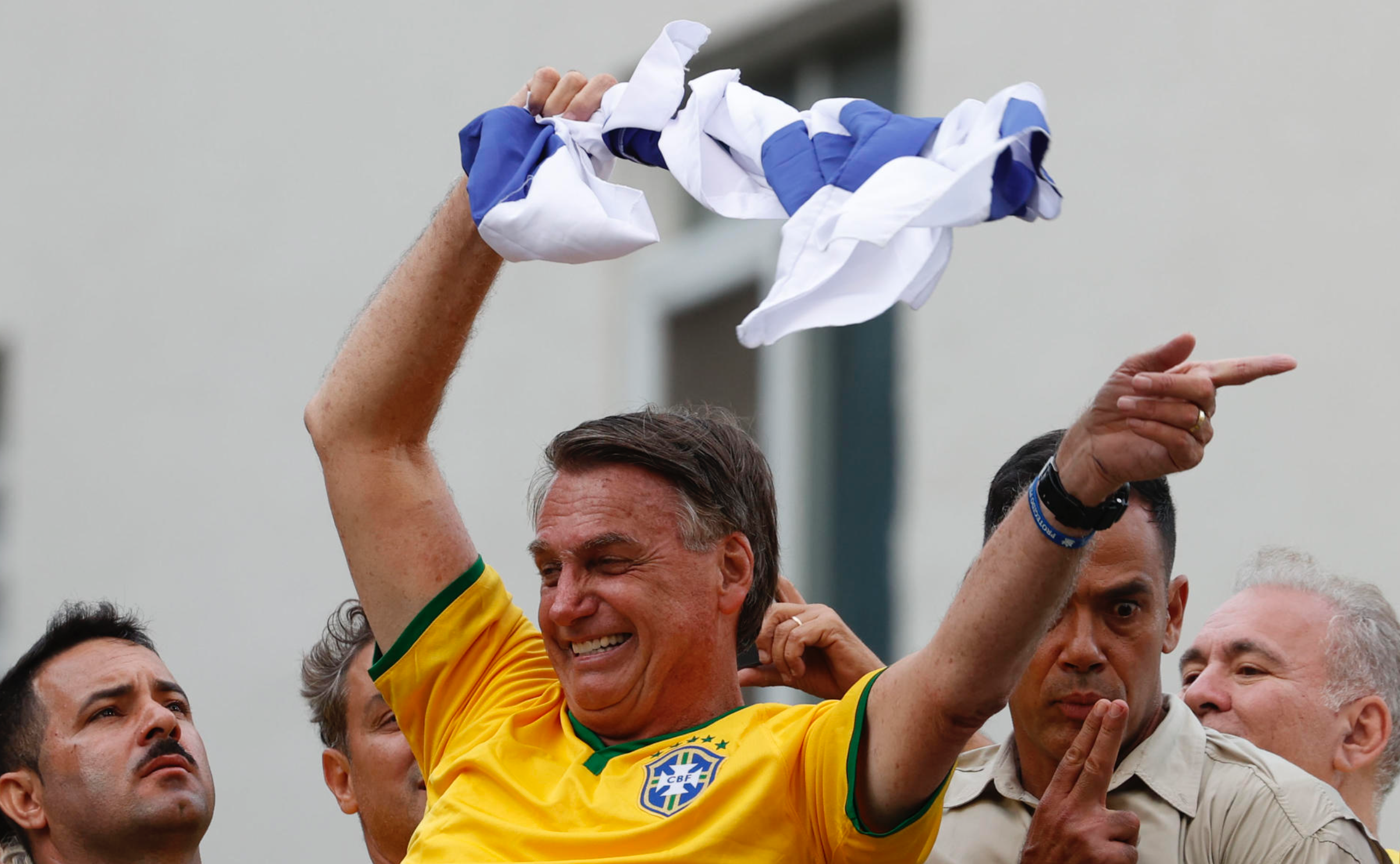 Bolsonaro lidera marcha en Brasil